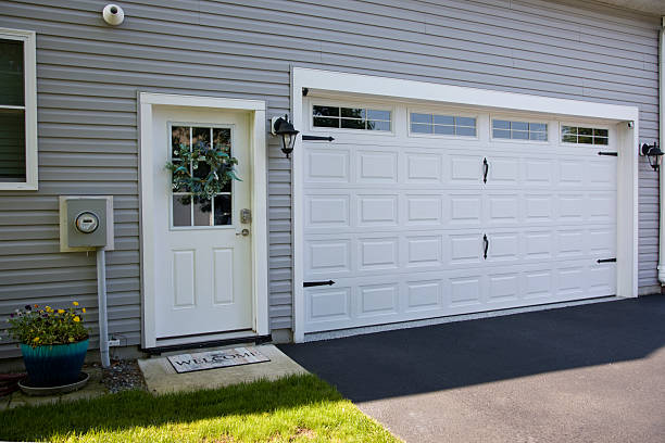 24/7 Emergency Garage Door Roller Replacement experts in Jay County County, IN